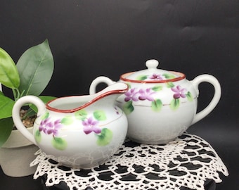 Juego de azucarero y jarro de porcelana vintage pintado a mano, con diseño floral morado, fabricado en Japón.