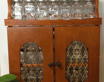 Vintage Crystal Food Products Wall Hung/Countertop Spice Rack with Plastic Lattice Doors/21 Original Spice Bottles