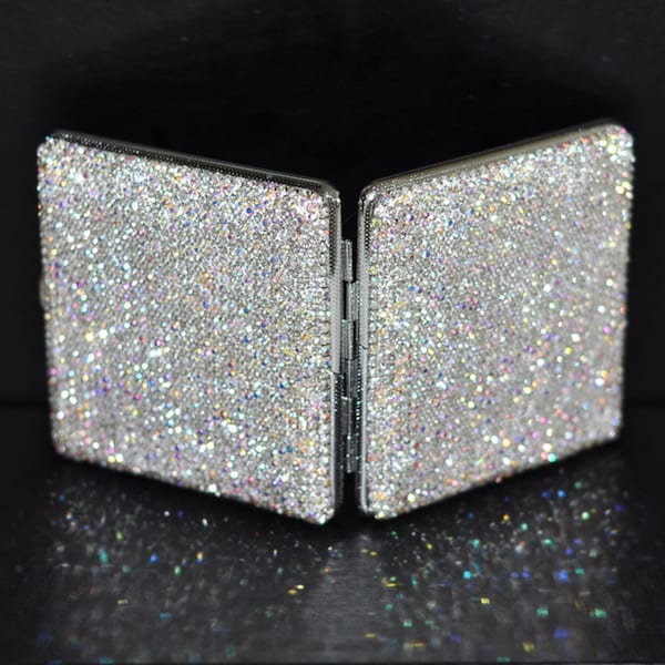 Luxury Creative Handmade Glitter Diamond-encrusted Ladies Cigarette Case, Diamond-attached Ultra-thin Metal Pressure-proof Cigarette Case