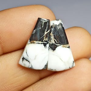 Lindo par de pedras preciosas turquesa búfalo cabochão turquesa búfalo natural formato extravagante 19x10x3 mm joalheria colecionável