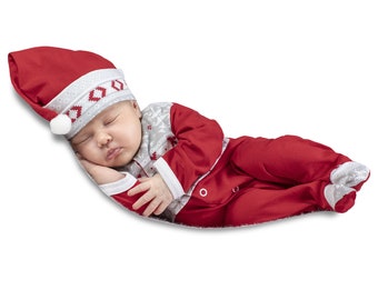 Roter Baby Overall mit Mütze Weihnachtsmannanzug mit weihnachtlichen Motiven aus bio Baumwolle