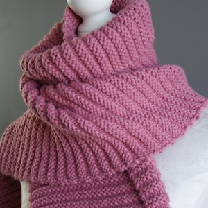 Snug Ribbed Scarf - Knitting Pattern - PDF in 4 languages: US & UK English, German and Dutch