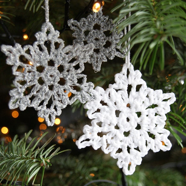 Delightful Snowflake Ornaments for Christmas - Crochet Pattern - PDF in 4 languages: USA & UK English, German and Dutch