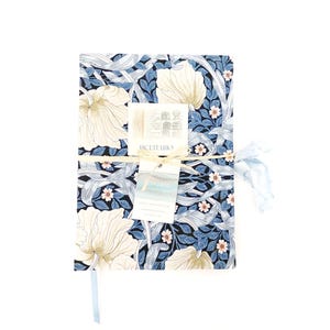 William Morris Blu, Ricettario in carta riciclata rilegato a mano, 15×21 cm, per 160 ricette
