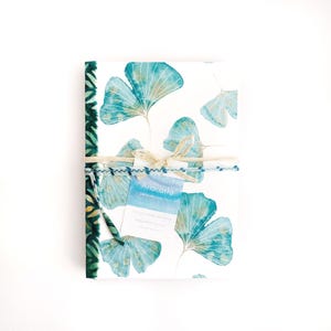 Taccuino fatto a mano 9.5x14 cm, in carta riciclata, Ginkgo Azzurro