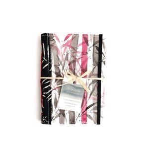 Taccuino dipinto e rilegato a mano, 9.5×14 cm, in carta riciclata, Bambù nero/magenta