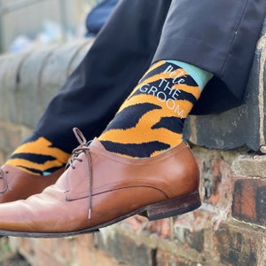 Calcetines de boda con estampado de patas de tigre / regalo de boda / regalos para padrinos de boda / calcetines para la fiesta de bodas / calcetines de acomodador / calcetines de tigre personalizados