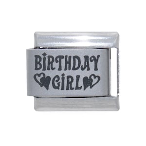 Charm italiano de 9 mm con láser para cumpleañera: compatible con pulseras clásicas de charms italianos de 9 mm.