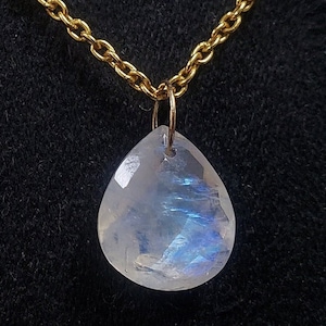 18k Gold Blue Schiller Rainbow Moonstone Pendant, AAA Quality Rainbow Moonstone Minimalist Gold Pendant, Gold Findings, Natural Blue Flash