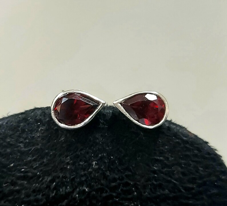 Natural Garnet Studs Earring Red Earrings 925 Silver Stud Earrings Statement Studs Christmas Gift Gemstone Earring Red Garnet Studs