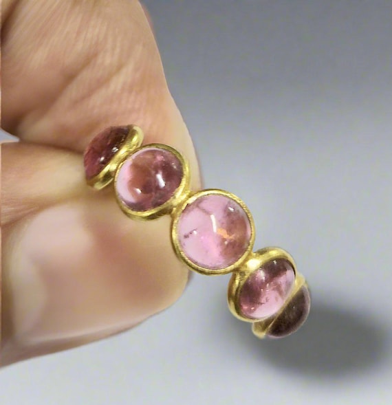 Anillo de turmalina rosa en oro de 18 quilates: una joya nupcial