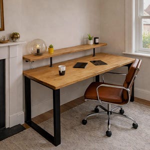 Escritorio rústico / Estante elevador para monitor y altavoces / Madera recuperada / Patas de acero cuadradas de estilo industrial resistente / Para uso doméstico o de oficina