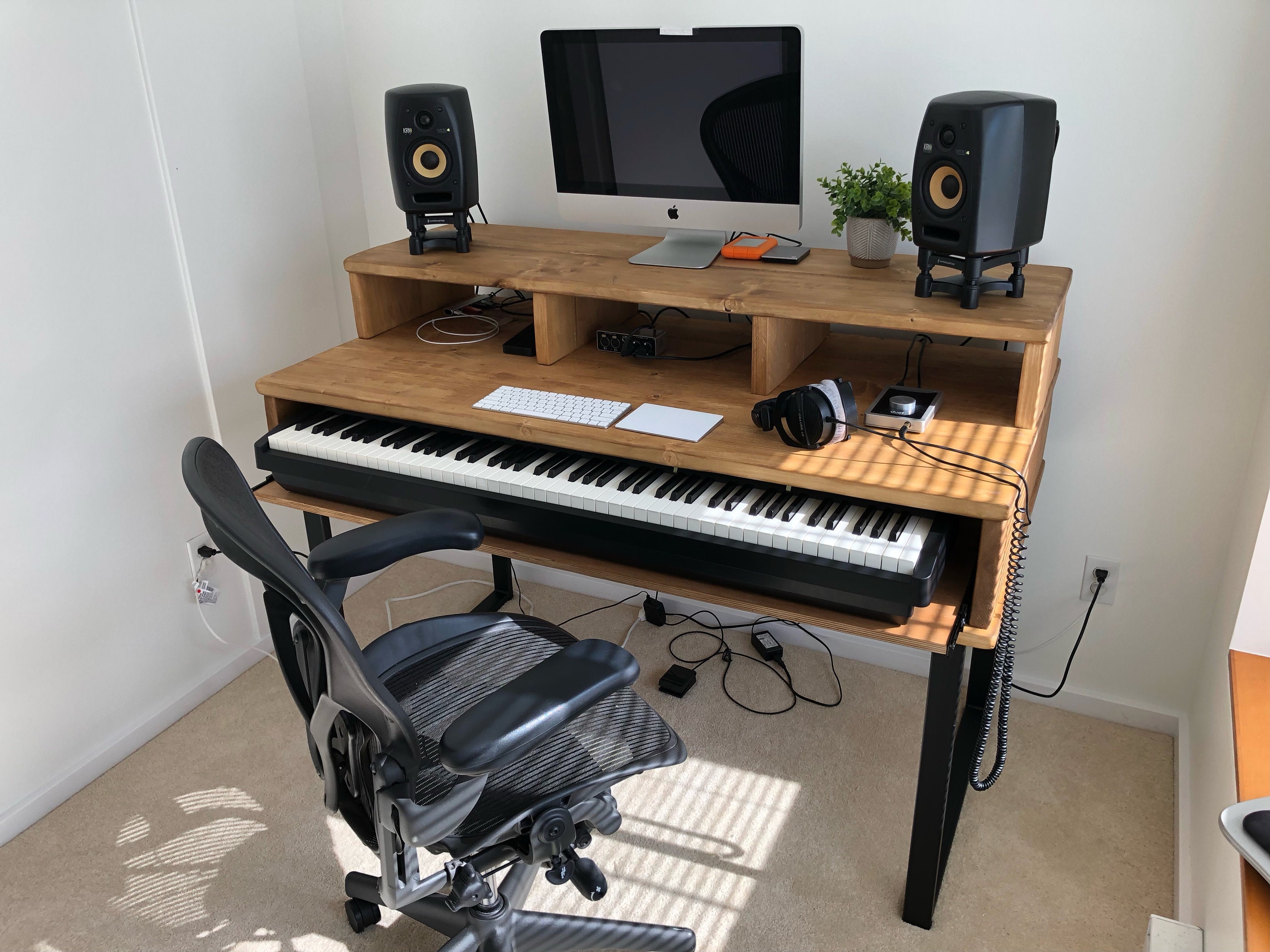 Industrial Style Music Studio Desk With Extending Keyboard