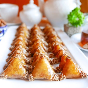 Moroccan almond cookies BRIWATE - Stuffed pastry with almonds, sesame seeds and honey