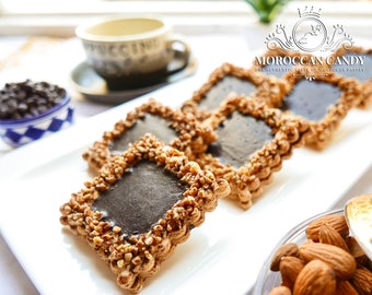 Square shortbread chocolate cookies almonds crushed