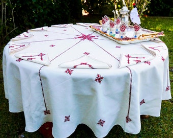 Nappe de table ronde marocaine, brodée à la main avec ses serviettes assorties pour le thé