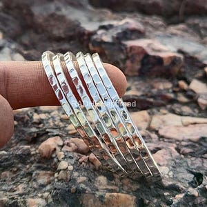 Wunderschönes Armreifen Set aus Silber! Handgefertigtes 925 Sterling Silber Armreifen Set! 7 Tage Armreif! Schlichtes Set Armreif! 7 gedrehte Armreifen! Stapelbare Armreifen!