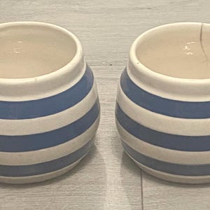 2 pots en cornishware bleu et blanc