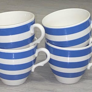 4 tasses en cornishware bleu et blanc
