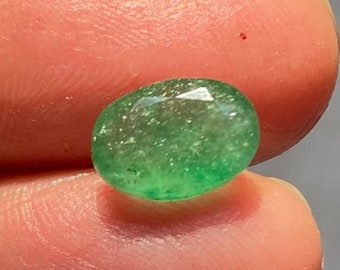 Glittering Emerald Cutstone Natural Silver Sheen Gemstone with Schiller Effect