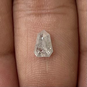 1,08 kt schildgeslepen diamant: natuurlijke losse diamant (7,3 x 5,2 mm)