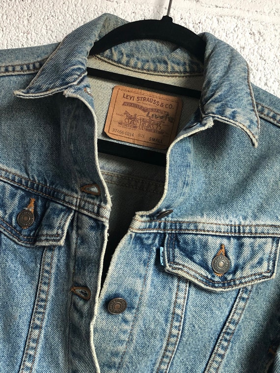 levi cropped denim jacket