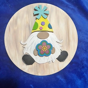 DIY Interchangeable Gnome Door Hanger Kit: Unpainted Wood, 12 Hats
