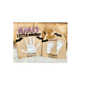 Baby&#39;s First Halloween Footprint Sign: Keepsake Decor