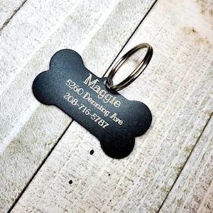 Zwarte roestvrijstalen hondenpenning, botvorm, aangepast, meerdere lettertypen, gegraveerde aangepaste namen