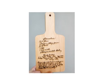 Tabla de cortar con recetas personalizada: recuerdo de madera grabado a mano