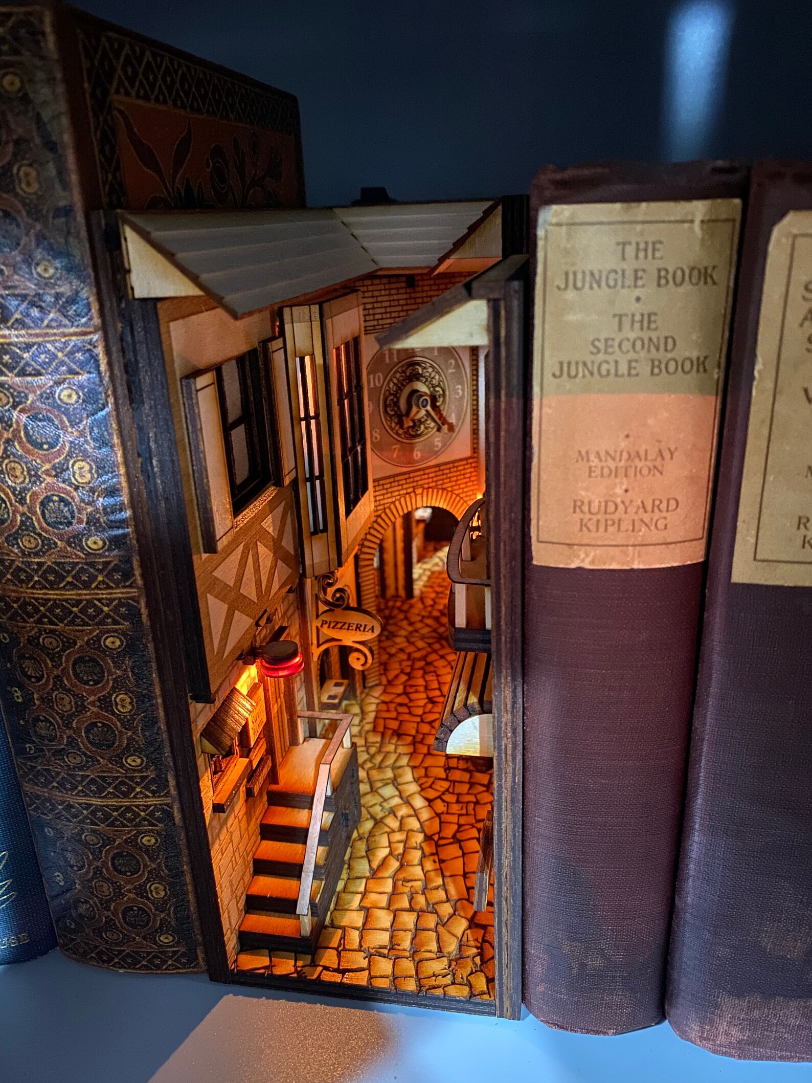 Переулок «книжный уголок»