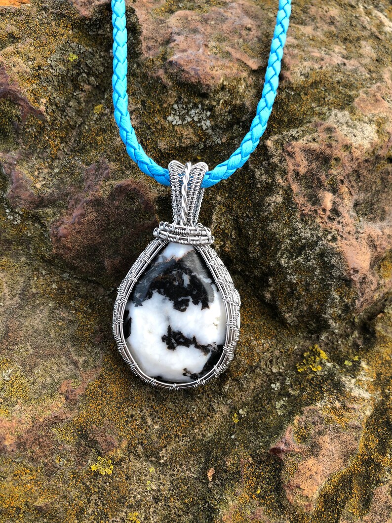Faceted zebra jasper in stainless steel wire