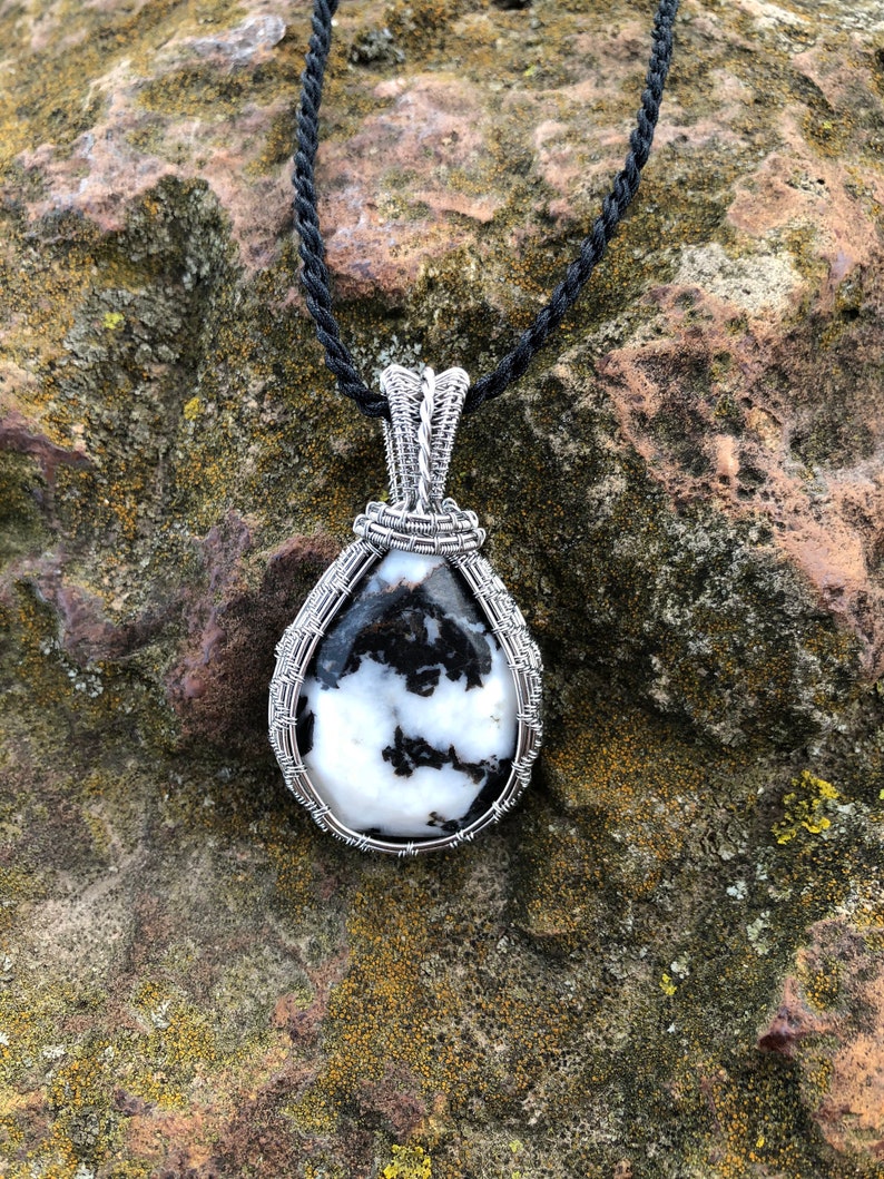 Faceted zebra jasper in stainless steel wire