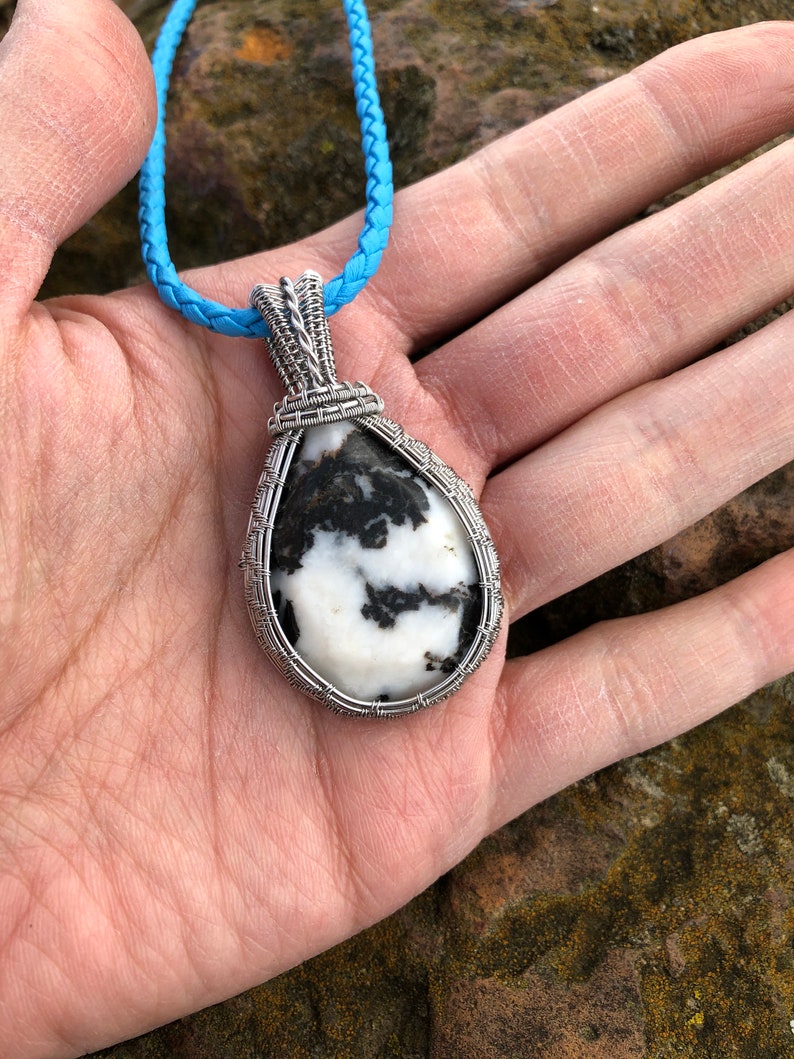 Faceted zebra jasper in stainless steel wire