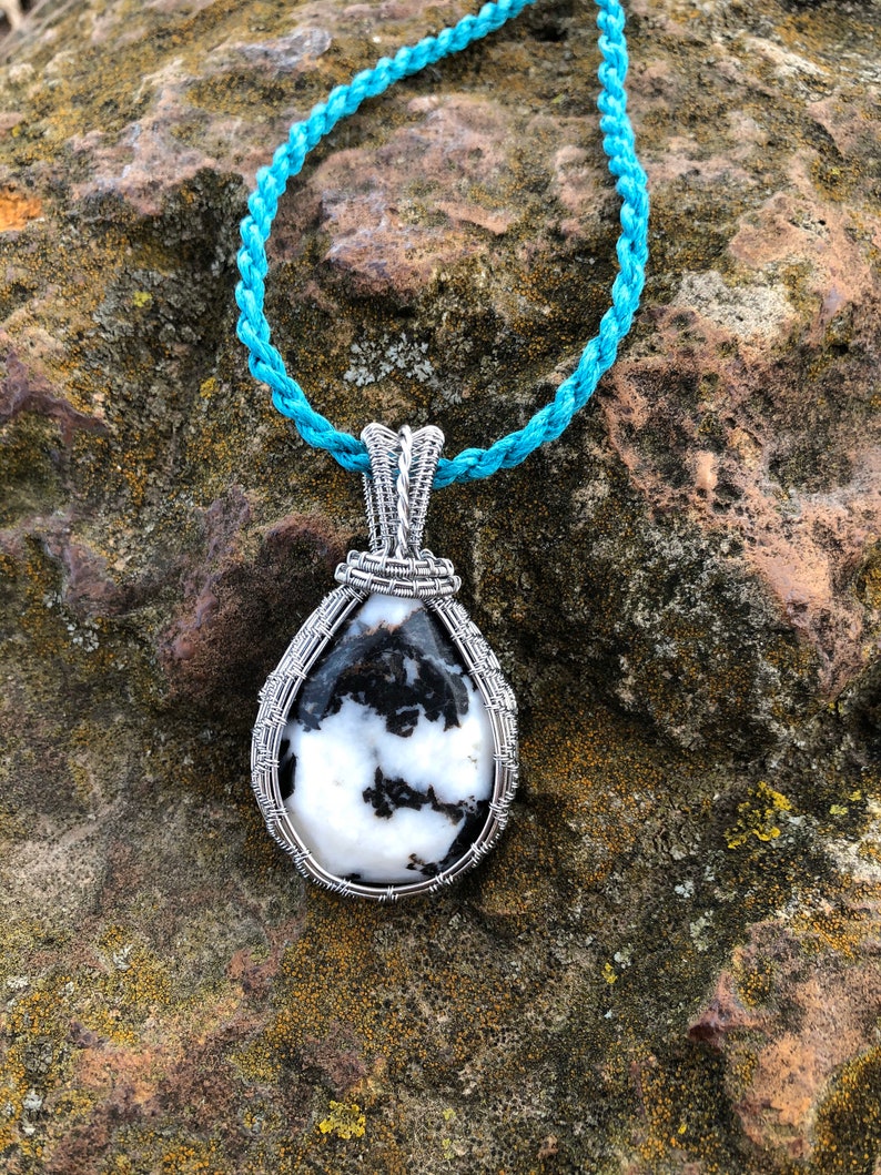 Faceted zebra jasper in stainless steel wire