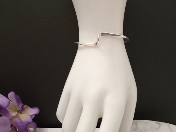 Sterling Silver Wave Cuff Bracelet. Vintage , Fre… - image 2