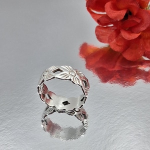 Vintage Sterling Silver Flower Ring - Size 6.5 - Thailand 925