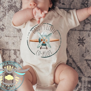 Daddy&#39;s Little Co-Pilot Baby Onesie® Airplane, Airplane Baby Onesie® Father&#39;s Gift, Planes, Flying, Cute, Announcement, Bodysuit, Trendy