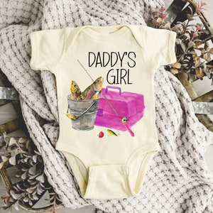 Daddy&#39;s Girl Onesie® Fishing Buddy, Father Daughter Onesie® Daddy&#39;s Heart Onesie® Baby Announcement, New Father, Bodysuit, Trendy, Natural
