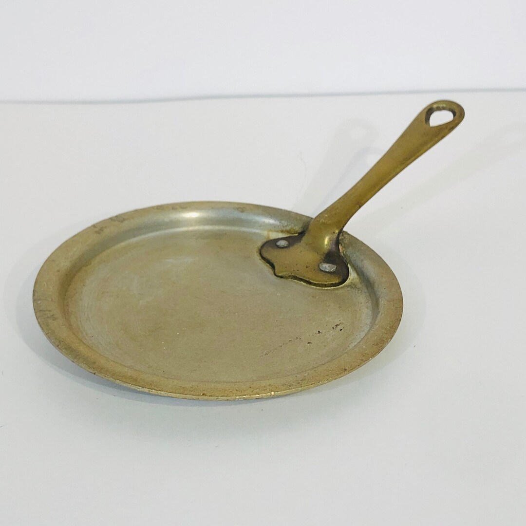 Vintage Metal Saucepan Lid. Antique Sauce Pan Lid With Brass Handle and