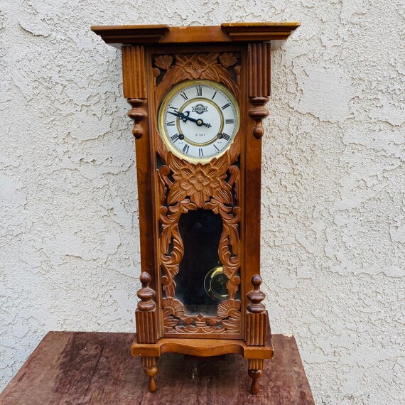 Clover 31 Day Vintage Wall Clock, Wooden 1 Month Hanging Clock, Pendulum  Clock as Is, Mid Century Clock Made in Korea, Retro Wall Decor,0883 - Etsy