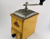 Zassenhaus Coffee Grinder, Red Lion Label, Vintage Mocha Coffee Grinder, Light Stain Version, Spin Top Load Lid, Wood Catch Drawer, 0206JWc
