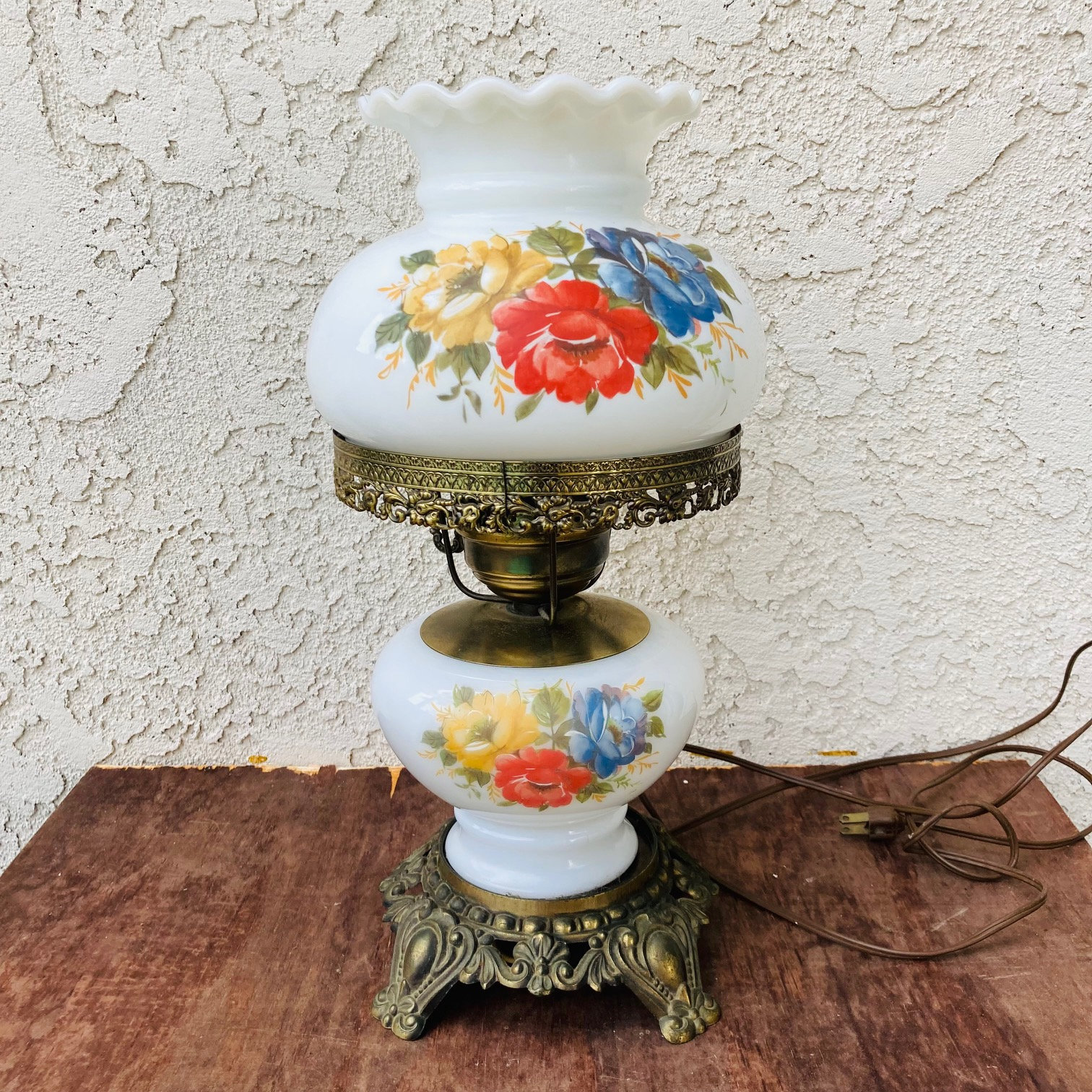 1950s White Glass Floral GWTW Style Hurricane Parlor Electric Lamp,  Converted Oil Lamp, Antique Bedside Table Flowers, Lamp, CE0679 