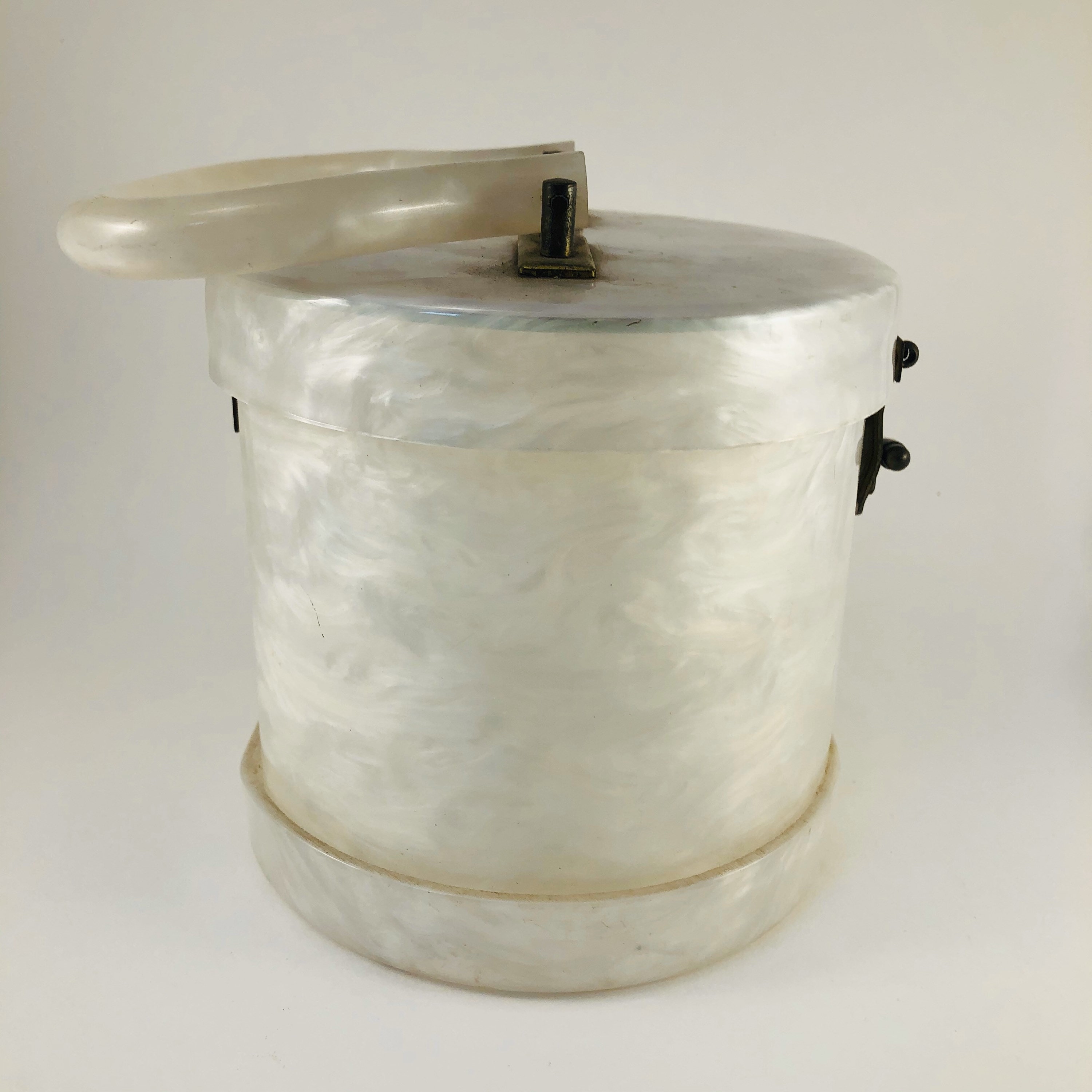 1950年代のルーサイトハンドバッグ：ミッドセンチュリーのホワイト