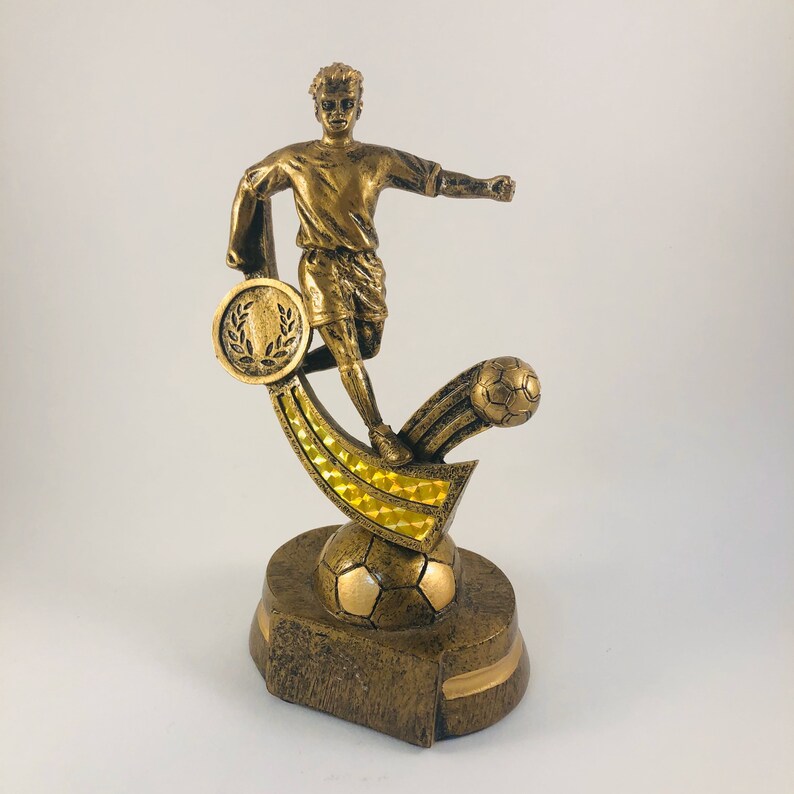 Trophée De Football En Résine - Figurine Souvenir Cadeau Anniversaire - Décoration Bureau Ou Collection