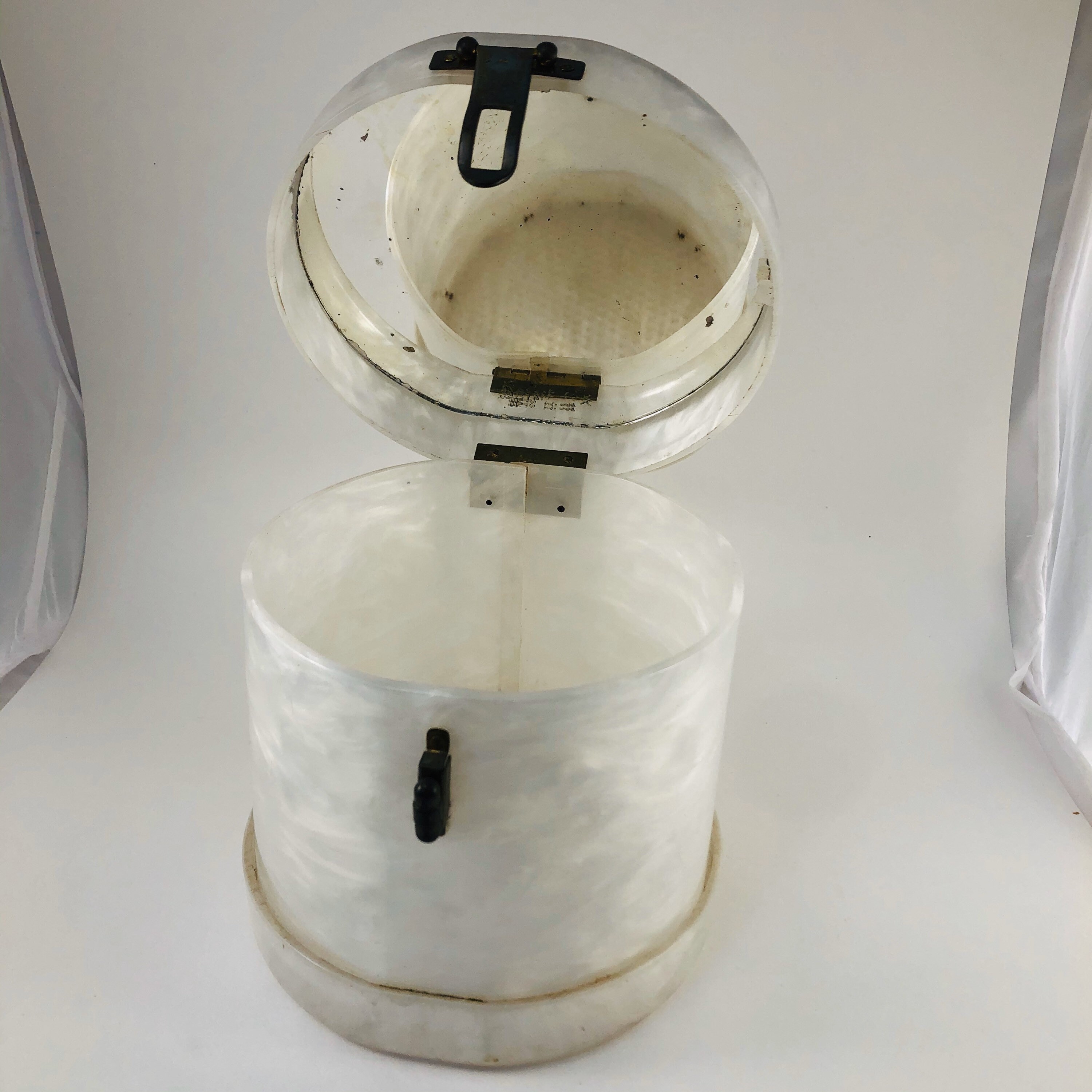 1950年代のルーサイトハンドバッグ：ミッドセンチュリーのホワイト