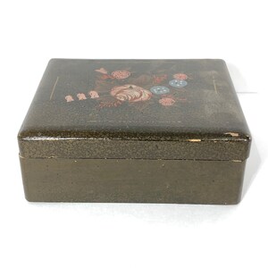 Vintage Japanese Small Hand Painted Lacquered Trinket Box decorated with Floral Design, Small Antique Box, Made In Japan, #0374JW