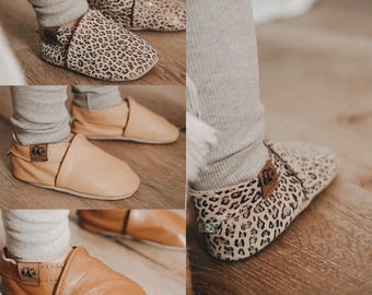 Leather baby crawling shoes – soft, non-slip first walking shoes | Available in beige, chestnut, brown, natural, black & gold | Baby shower gift