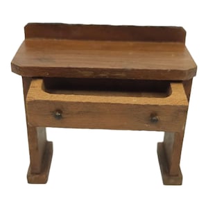 Escritorio de casa de muñecas de madera de 3,25" de largo x 3" de profundidad x 1,5" de profundidad, estilo vintage de los años 50, con cajón extraíble con dos perillas