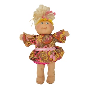 2004 Cabbage Patch Doll Play Along Pink Yellow Highlight Blue Eyes Xavier Roberts CPK Mod 60s Floral Dress Style Nostalgia Toy Retro